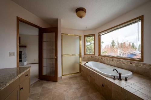 207 Shawnee Mews Sw, Calgary, AB - Indoor Photo Showing Bathroom