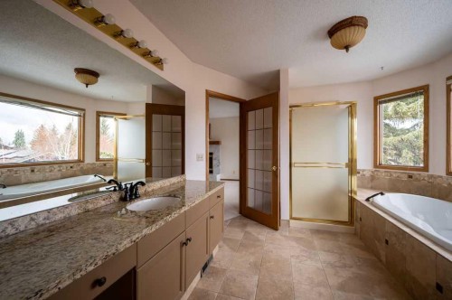 207 Shawnee Mews Sw, Calgary, AB - Indoor Photo Showing Bathroom