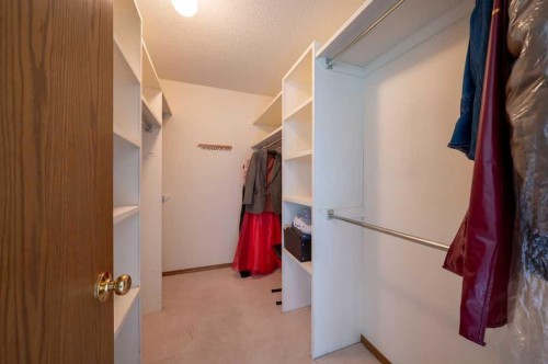 207 Shawnee Mews Sw, Calgary, AB - Indoor With Storage