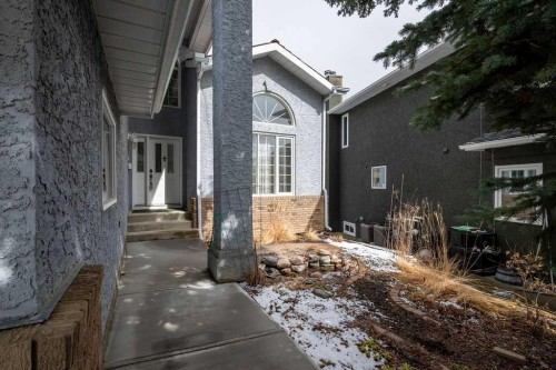 207 Shawnee Mews Sw, Calgary, AB - Outdoor