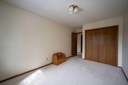 207 Shawnee Mews Sw, Calgary, AB - Indoor Photo Showing Other Room