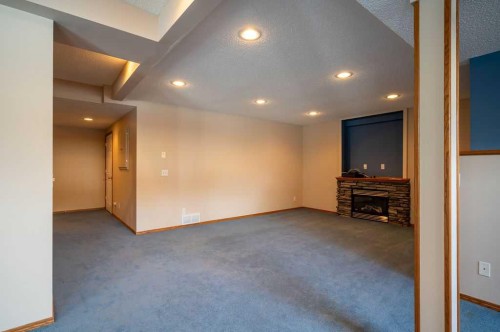 207 Shawnee Mews Sw, Calgary, AB - Indoor