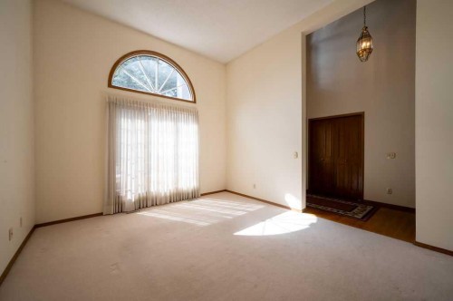 207 Shawnee Mews Sw, Calgary, AB - Indoor Photo Showing Other Room