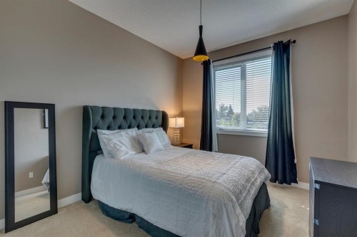 2817 16 Avenue Se, Calgary, AB - Indoor Photo Showing Bedroom