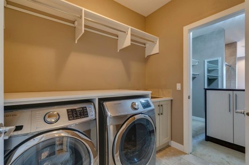 2817 16 Avenue Se, Calgary, AB - Indoor Photo Showing Laundry Room