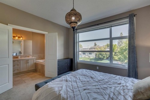2817 16 Avenue Se, Calgary, AB - Indoor Photo Showing Bedroom