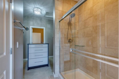 2817 16 Avenue Se, Calgary, AB - Indoor Photo Showing Bathroom