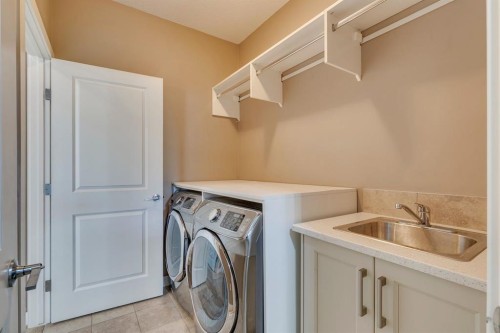 2817 16 Avenue Se, Calgary, AB - Indoor Photo Showing Laundry Room