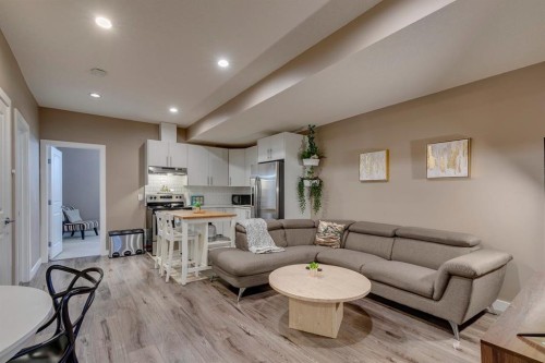 2817 16 Avenue Se, Calgary, AB - Indoor Photo Showing Living Room