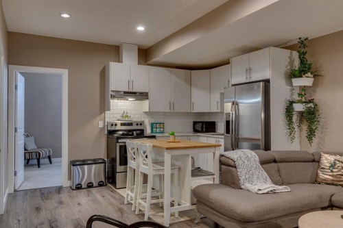 2817 16 Avenue Se, Calgary, AB - Indoor