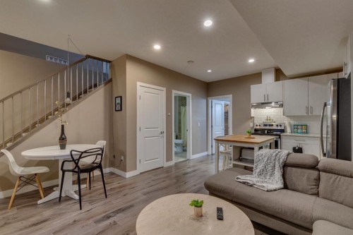 2817 16 Avenue Se, Calgary, AB - Indoor Photo Showing Living Room