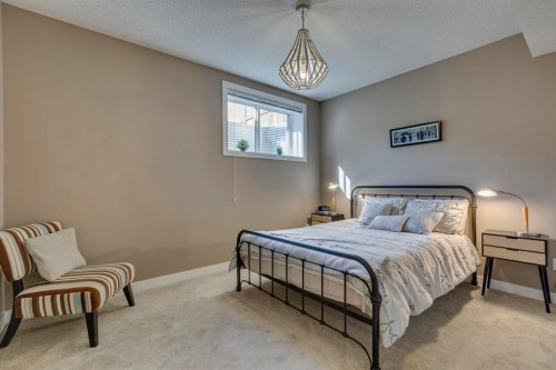 2817 16 Avenue Se, Calgary, AB - Indoor Photo Showing Bedroom