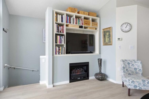 89 Prestwick Way Se, Calgary, AB - Indoor Photo Showing Living Room