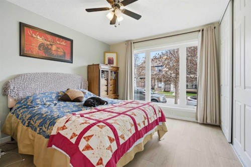 89 Prestwick Way Se, Calgary, AB - Indoor Photo Showing Living Room