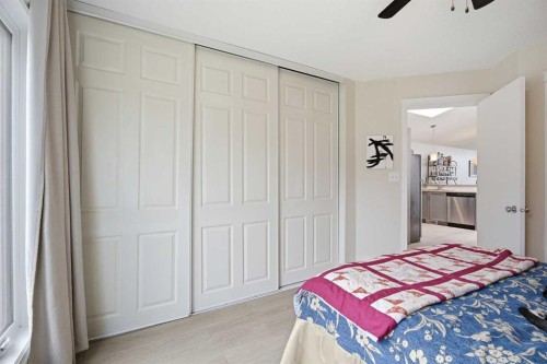 89 Prestwick Way Se, Calgary, AB - Indoor Photo Showing Bedroom