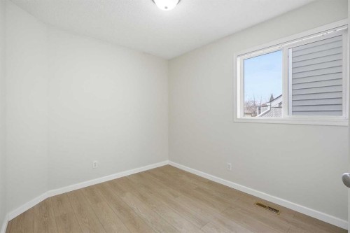 89 Prestwick Way Se, Calgary, AB - Indoor Photo Showing Bathroom