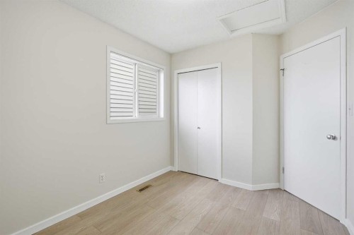 89 Prestwick Way Se, Calgary, AB - Indoor Photo Showing Bathroom