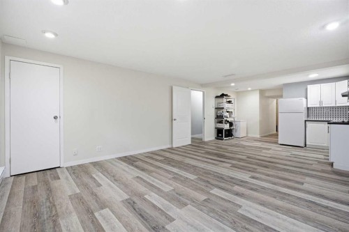 89 Prestwick Way Se, Calgary, AB - Indoor Photo Showing Bedroom