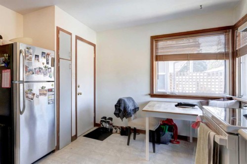 527 35A Street Nw, Calgary, AB - Indoor