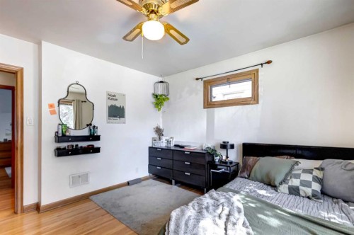 527 35A Street Nw, Calgary, AB - Indoor Photo Showing Bedroom
