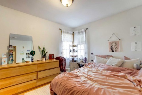 527 35A Street Nw, Calgary, AB - Indoor Photo Showing Bedroom