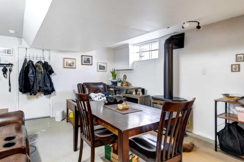 527 35A Street Nw, Calgary, AB - Indoor Photo Showing Dining Room