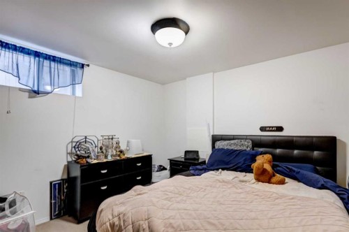 527 35A Street Nw, Calgary, AB - Indoor Photo Showing Bedroom