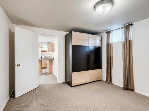 527 35A Street Nw, Calgary, AB - Indoor Photo Showing Other Room
