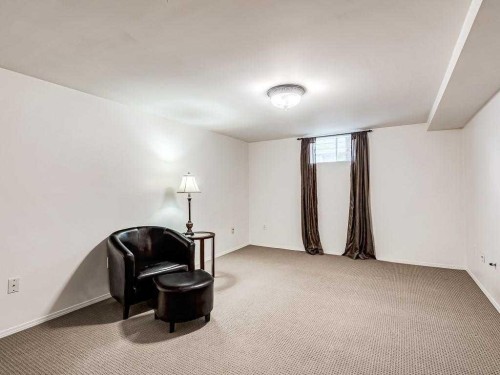 527 35A Street Nw, Calgary, AB - Indoor Photo Showing Other Room