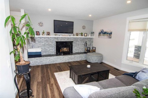 33233 Range Road 284, Rural Mountain View County, AB - Indoor Photo Showing Living Room With Fireplace