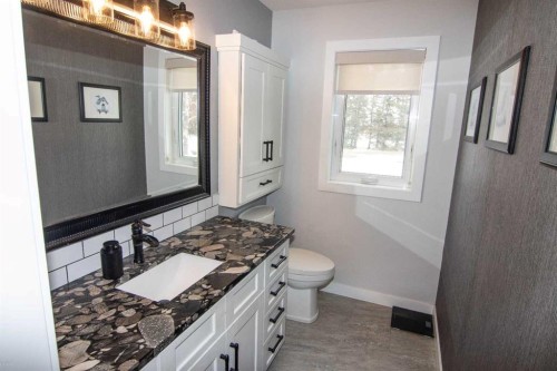 33233 Range Road 284, Rural Mountain View County, AB - Indoor Photo Showing Bathroom