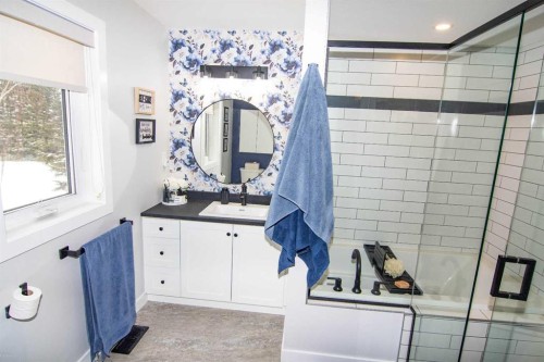 33233 Range Road 284, Rural Mountain View County, AB - Indoor Photo Showing Bathroom