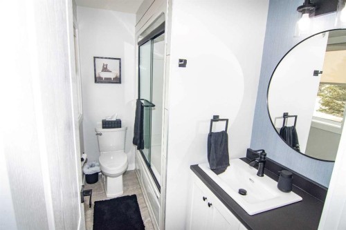 33233 Range Road 284, Rural Mountain View County, AB - Indoor Photo Showing Bathroom