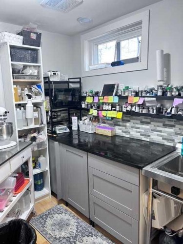 33233 Range Road 284, Rural Mountain View County, AB - Indoor
