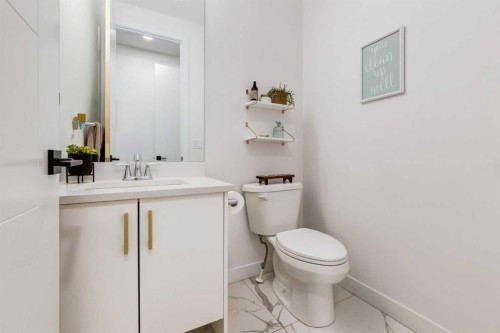 305 Kinniburgh Cove, Chestermere, AB - Indoor Photo Showing Bathroom
