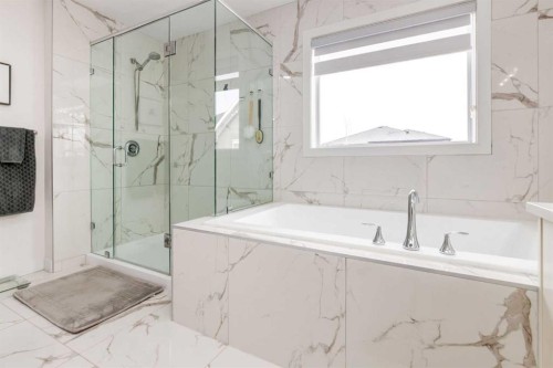 305 Kinniburgh Cove, Chestermere, AB - Indoor Photo Showing Bathroom