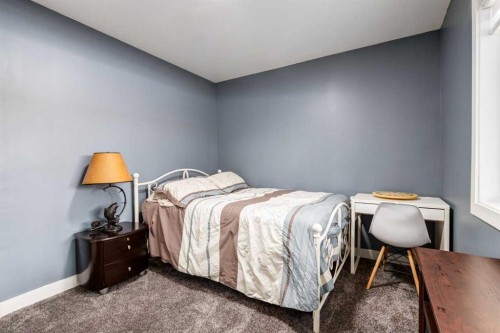 305 Kinniburgh Cove, Chestermere, AB - Indoor Photo Showing Bedroom