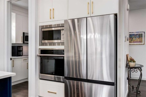 305 Kinniburgh Cove, Chestermere, AB - Indoor Photo Showing Kitchen