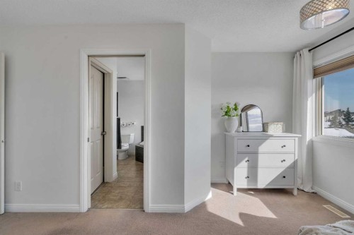 87 Prestwick Close Se, Calgary, AB - Indoor Photo Showing Bedroom