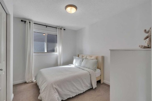 87 Prestwick Close Se, Calgary, AB - Indoor Photo Showing Bedroom