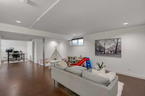 87 Prestwick Close Se, Calgary, AB - Indoor Photo Showing Living Room