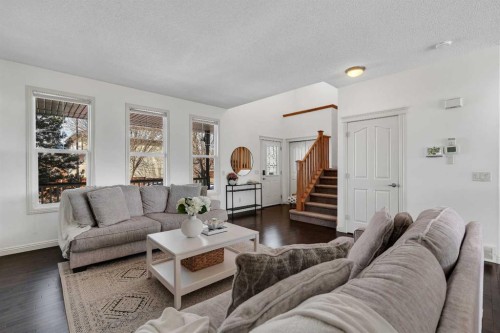 87 Prestwick Close Se, Calgary, AB - Indoor Photo Showing Living Room
