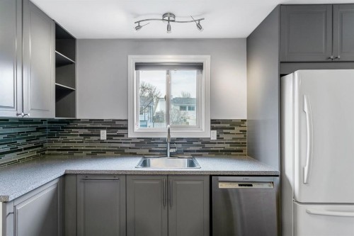 92 Riverbrook Place Se, Calgary, AB - Indoor Photo Showing Kitchen