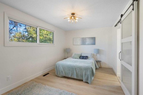 4812 Verona Drive Nw, Calgary, AB - Indoor Photo Showing Bedroom