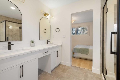 4812 Verona Drive Nw, Calgary, AB - Indoor Photo Showing Bathroom