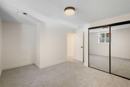 4812 Verona Drive Nw, Calgary, AB - Indoor Photo Showing Other Room