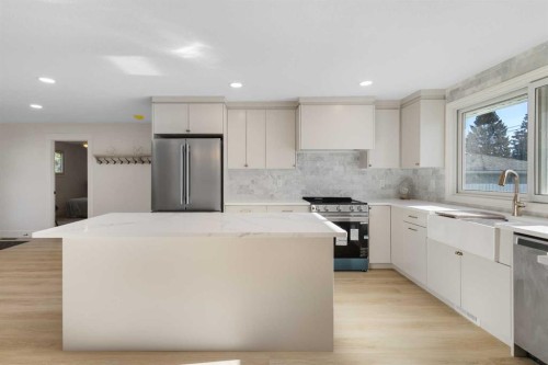 4812 Verona Drive Nw, Calgary, AB - Indoor Photo Showing Kitchen With Upgraded Kitchen