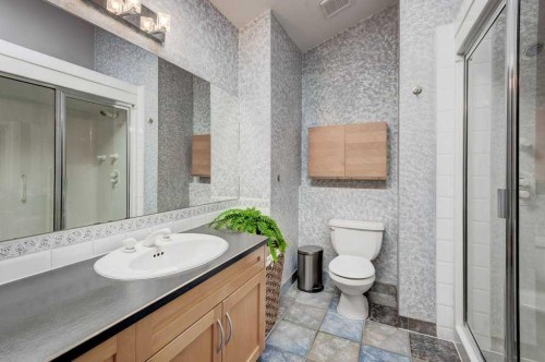 703 52 Avenue Sw, Calgary, AB - Indoor Photo Showing Bathroom