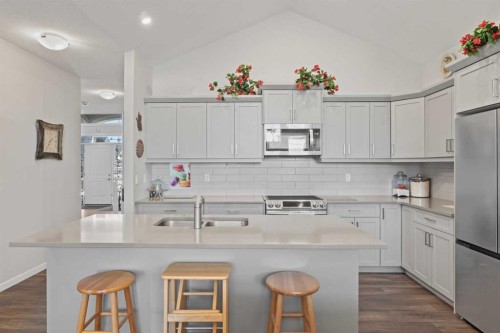 508 Montana Bay SE High River, AB T1V 0J6