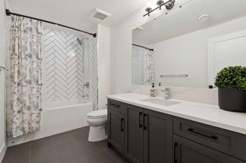 143 Aspen Summit Boulevard Sw, Calgary, AB - Indoor Photo Showing Bathroom